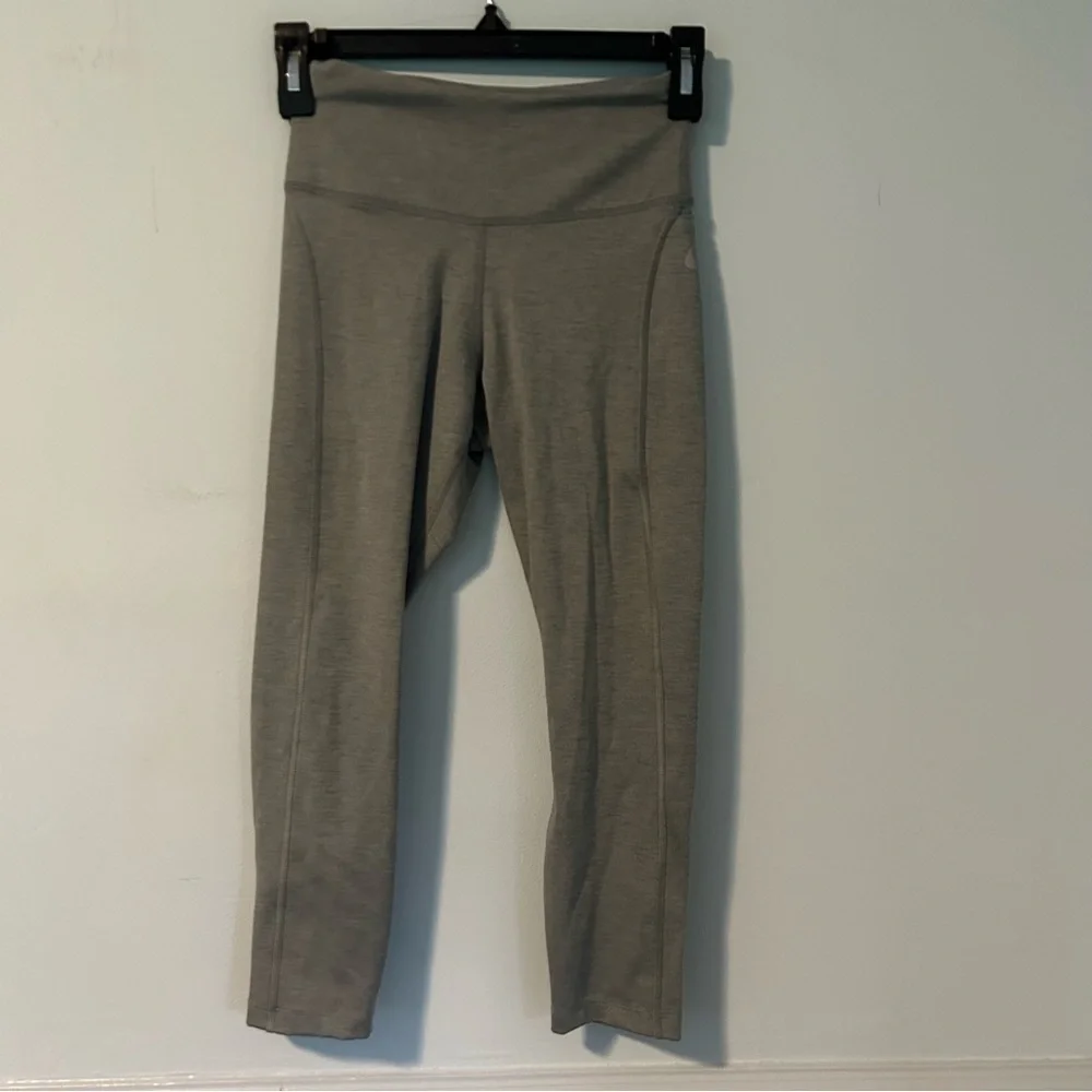 Nike Dri-Fit Gray Capris Size XS